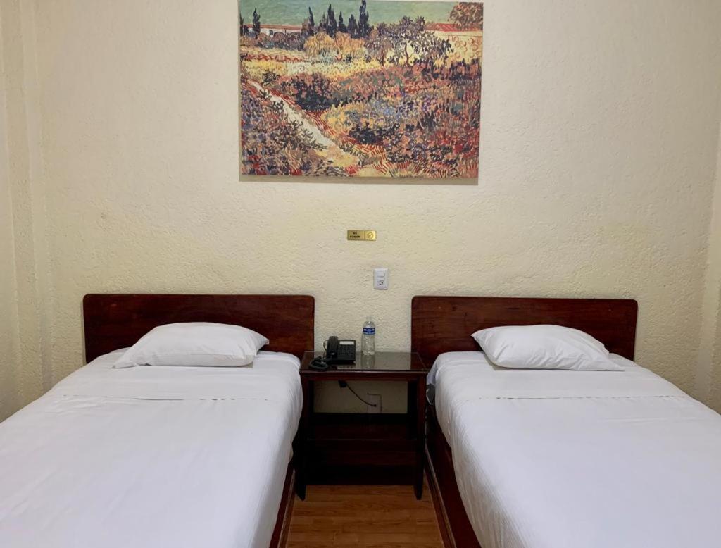 Hotel Capri De Leon Mexico Εξωτερικό φωτογραφία