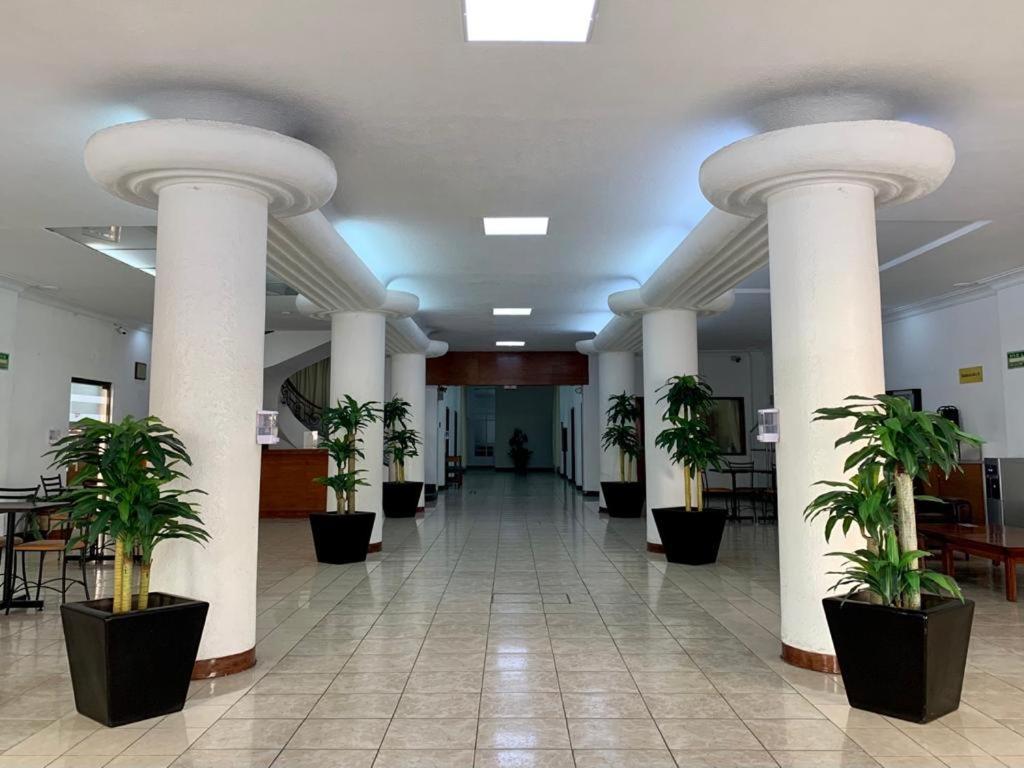 Hotel Capri De Leon Mexico Εξωτερικό φωτογραφία